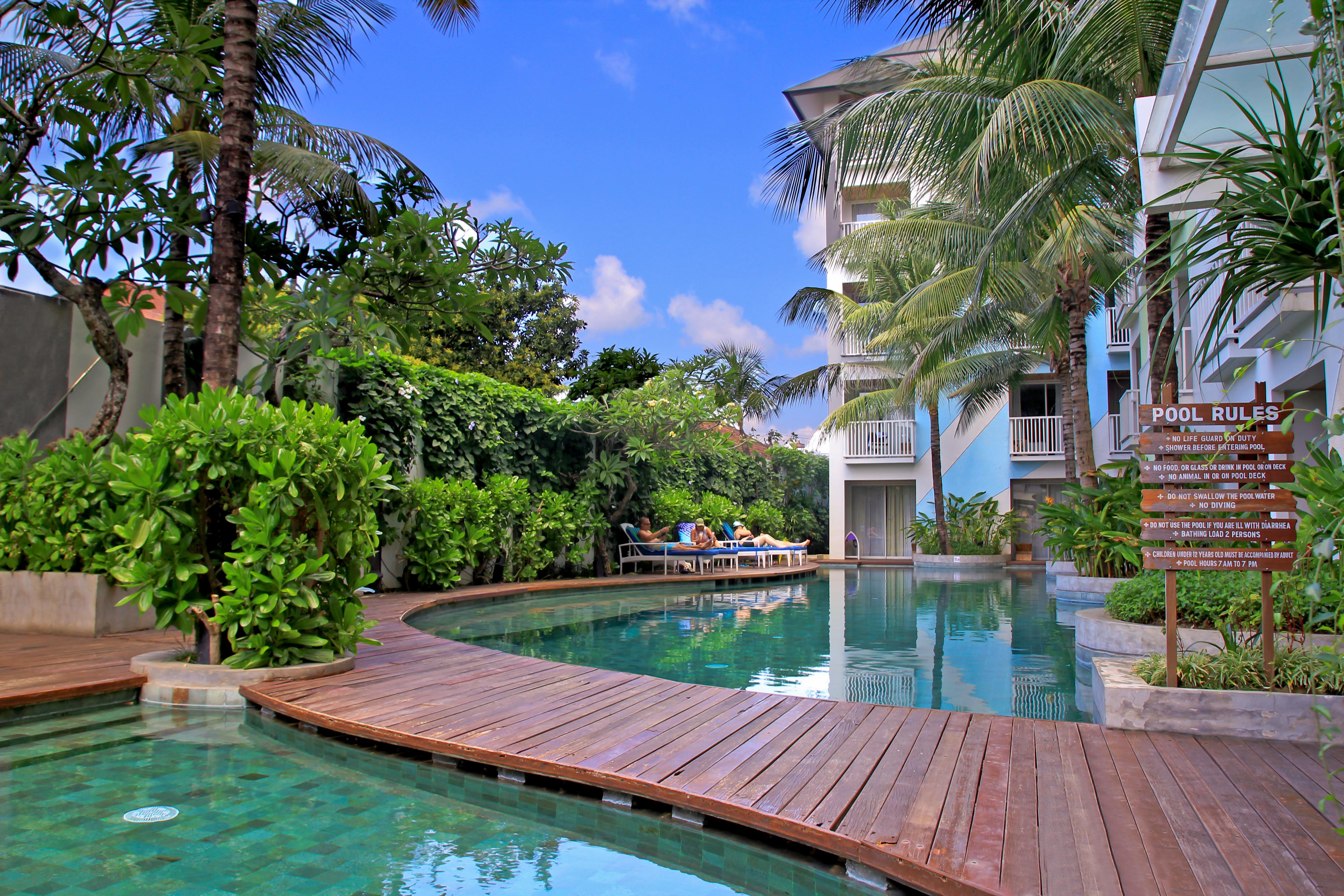 Bliss Surfer Hotel By Tritama Hospitality Легіан Екстер'єр фото